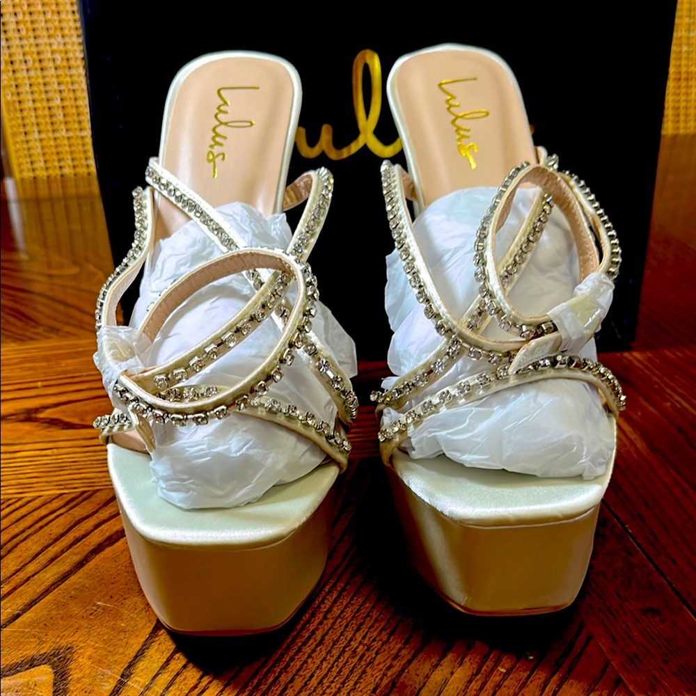 LULUS IVORY SINIA STUDDED HEELS. NWT. SIZE 10.